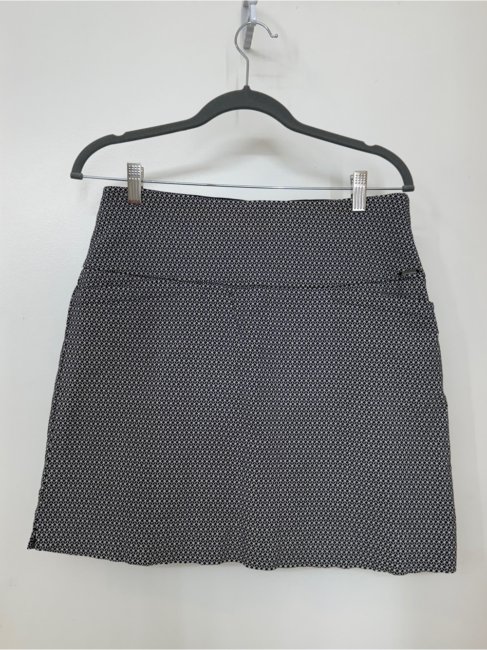 S.C.&CO Womens Medium Black White Geometric Skort Skirt with Shorts Lined